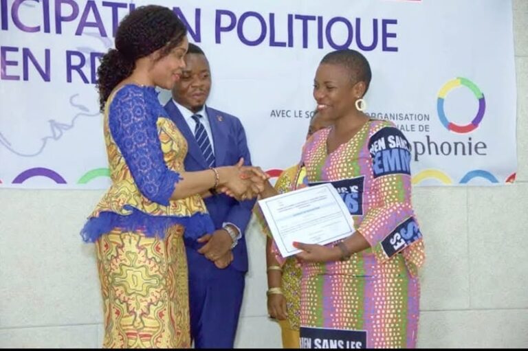 10 Habitudes à Bannir pour Libérer Ton Plein Potentiel de Femme Leader Africaine